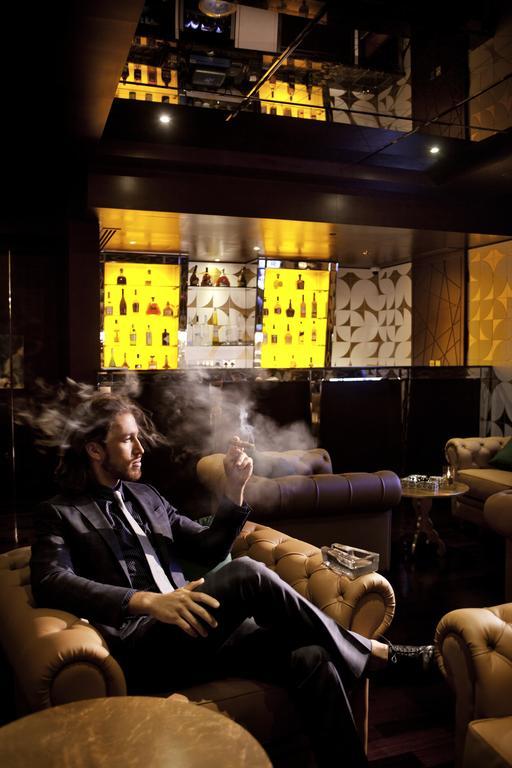 The Domain Bahrain Hotel And Spa - Adults Friendly 16 Years Plus 麦纳麦 外观 照片 A man smoking in a nightclub