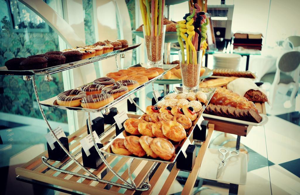 The Domain Bahrain Hotel And Spa - Adults Friendly 16 Years Plus 麦纳麦 外观 照片 A buffet of pastries