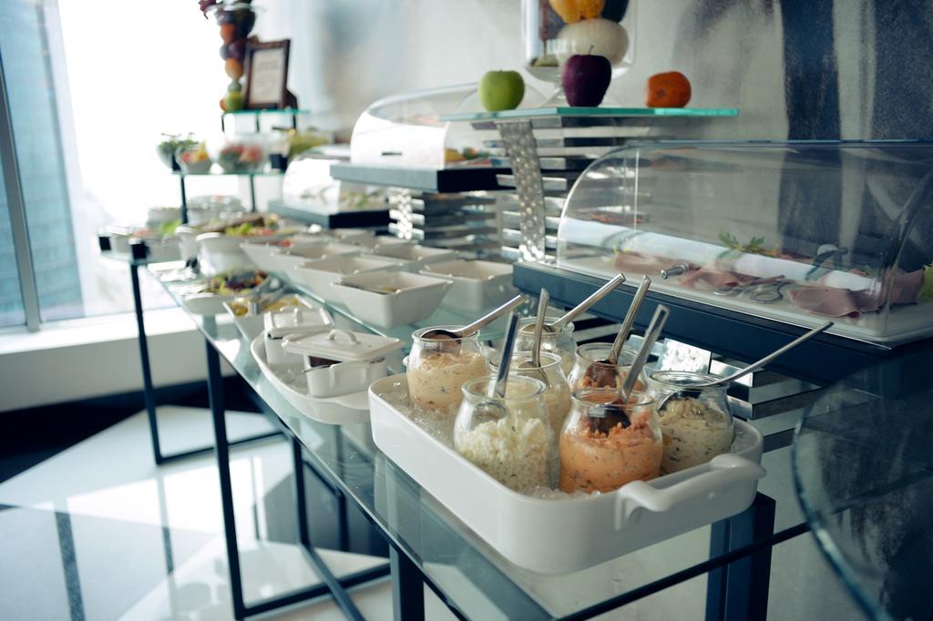 The Domain Bahrain Hotel And Spa - Adults Friendly 16 Years Plus 麦纳麦 外观 照片 A buffet at a hotel