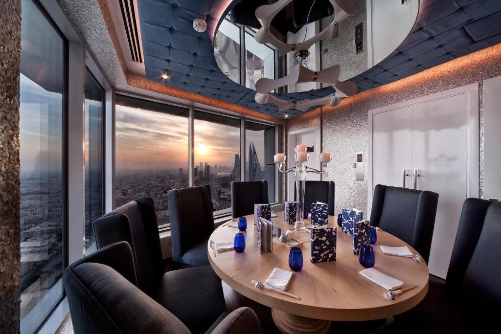 The Domain Bahrain Hotel And Spa - Adults Friendly 16 Years Plus 麦纳麦 外观 照片 The boardroom at the top of the Shard